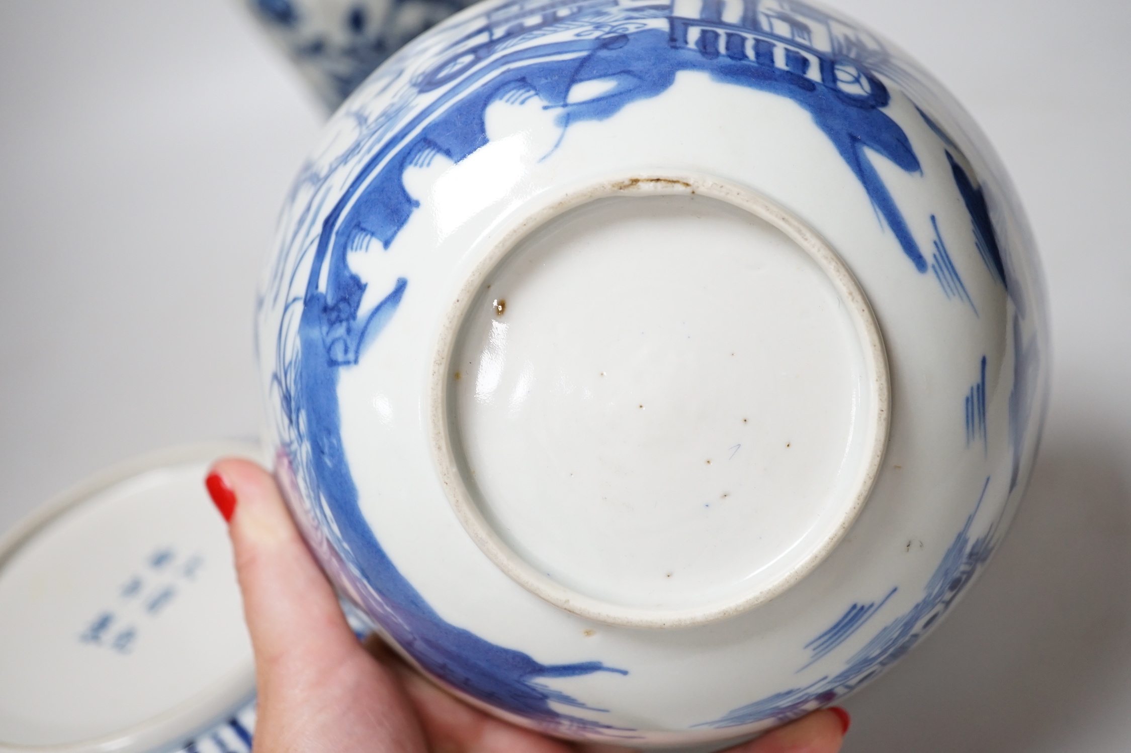 A Chinese blue and white bottle vase with figural decoration and two similar bowls, vase 17cm tall